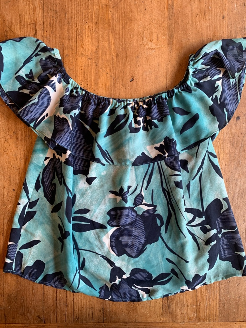 Mauve Off-Shoulder Floral Ruffle Crop Top in Teal and Navy
